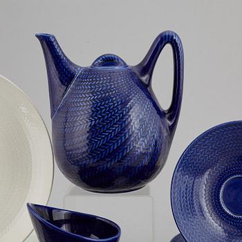 A Hertha Bengtsson Rörstrand dinner service, 20th Century. (16 pieces).