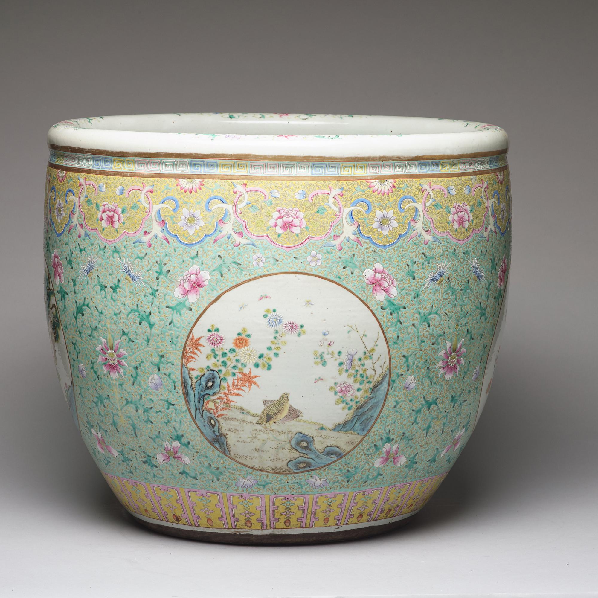 FISKBASSÄNG, porslin. Qingdynastin, 1800-tal.