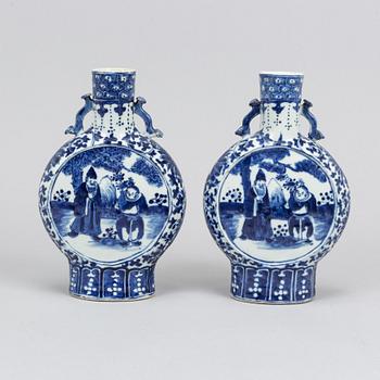 A pair of blue and white moon flasks, Qing dynasty, 19th Century.