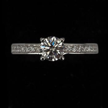 RING, vitguld 18K, briljantslipade diamanter tot. 0,79 ct. Vikt 3,6 g.