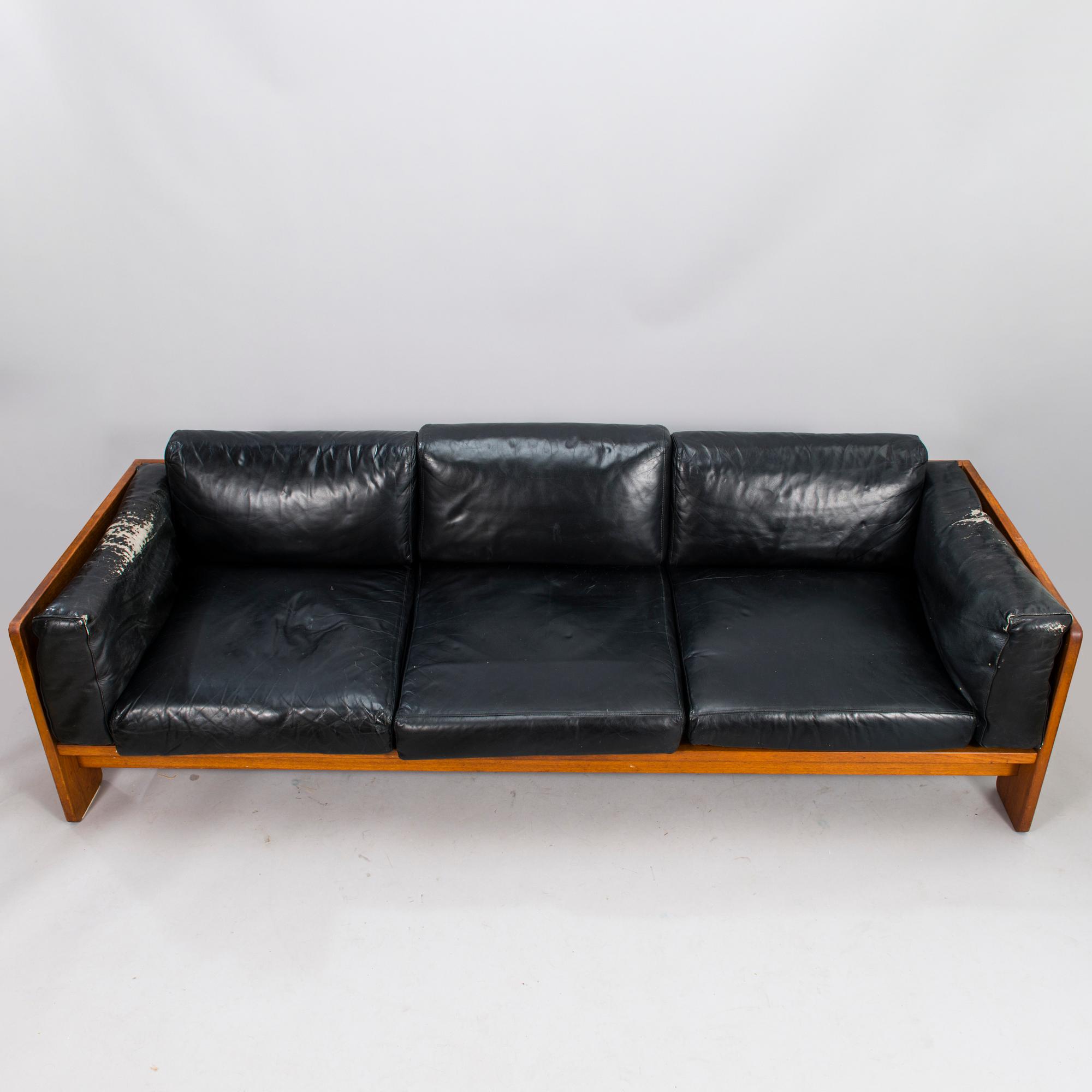TOBIA SCARPA, a 'Bastiano' leather upholstered teak sofa from Haimi, Finland, the latter half of the 20th century.