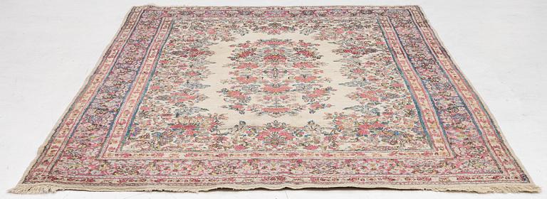 Carpet, Kirman, approx. 290 x 210 cm.
