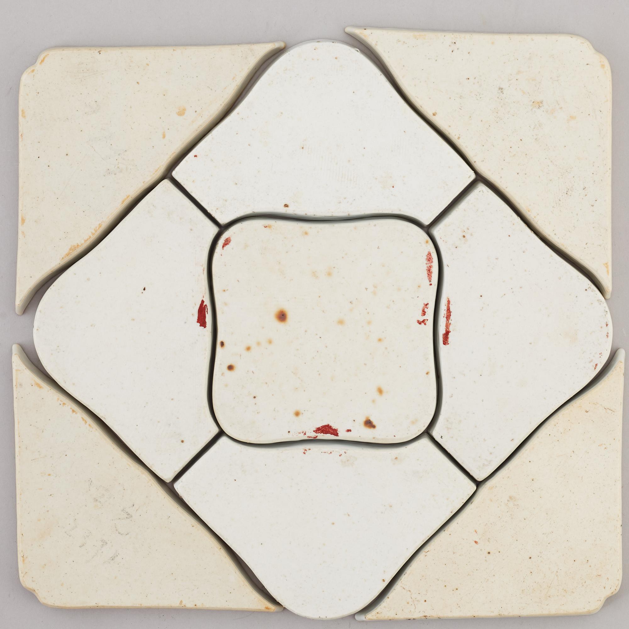 A famille rose nine piece cabaret, Qing dynasty, 19th century.