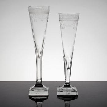 CHAMPAGNESTRUTAR, 8 st, glas, sengustavianska, omkring år 1800.