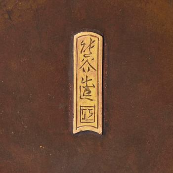 Vaser, ett par, brons. Japan, 1800-tal. Signerade Kumagai Zo, Kyoto.