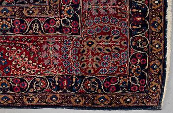 A carpet, an antique/a semi-antique Yezd, ca 557-562 x 366,5-370,5 cm.