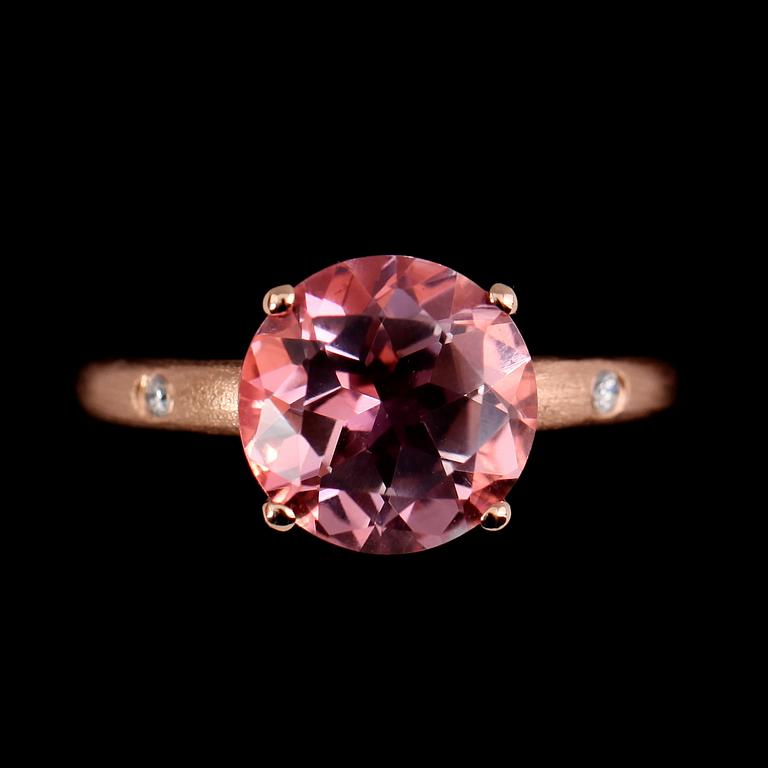 RINGAR, 3 st, 18 k matterat gult och roséguld, brioletteslipad topas, ametist och citrin samt briljantslipade diamanter.