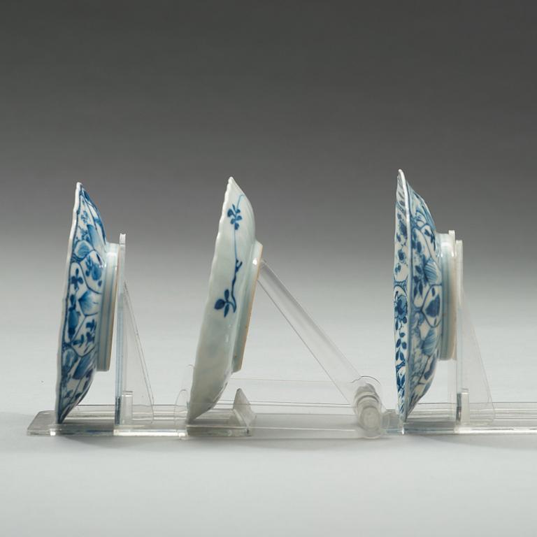 A group of three blue and white dishes, Qing dynasty, Kangxi (1662-1722).