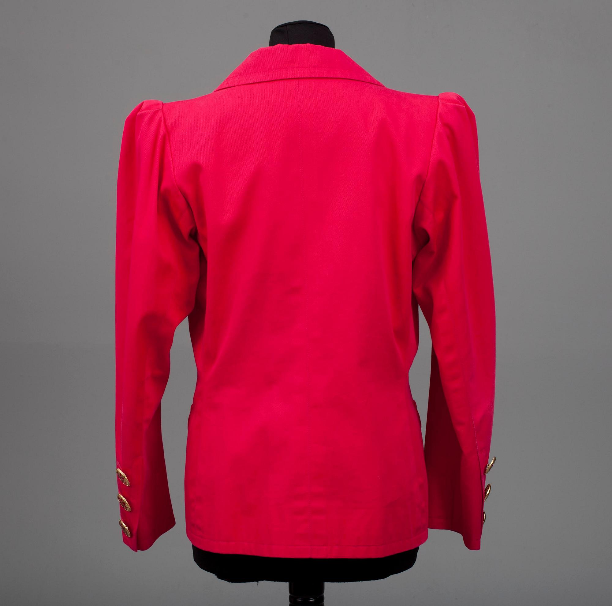 YVES SAINT LAURENT, KAVAJ, Yves Saint Laurent.