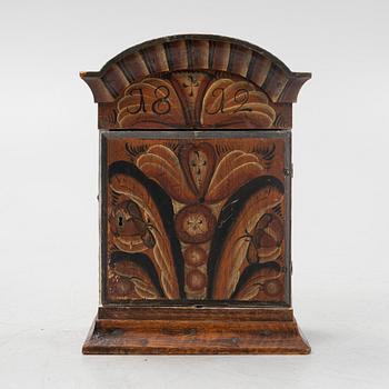 Hängskåp, allmoge Dalarna, daterat 1812.