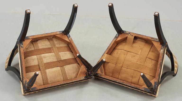 BALJFÅTÖLJER, ett par, sengustavianska, 1800-talets första hälft.