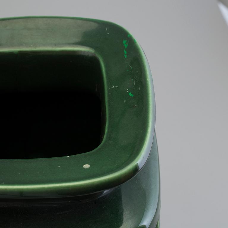 CHRISTINA FIEDLER, "Mistel" vas, keramik, Bo Fajans, 1900-talets andra hälft.