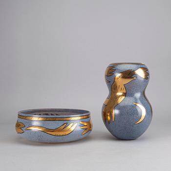 AN ULRICA HYDMAN-VALLIEN VASE AND BOWL, glass, signed Kosta Boda artist collection.