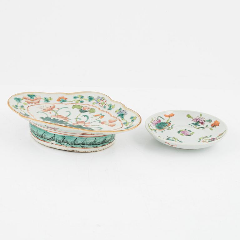 Two Chinese porcelain dishes, around the year 1900.