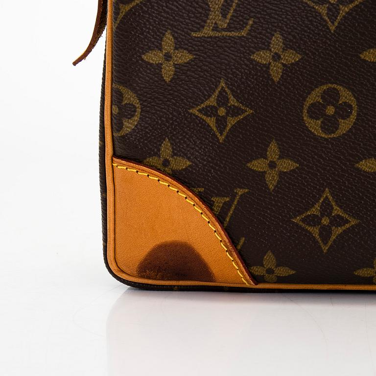 Louis Vuitton, a Monogram Canvas "Porte Documents Voyage" briefcase/bag.
