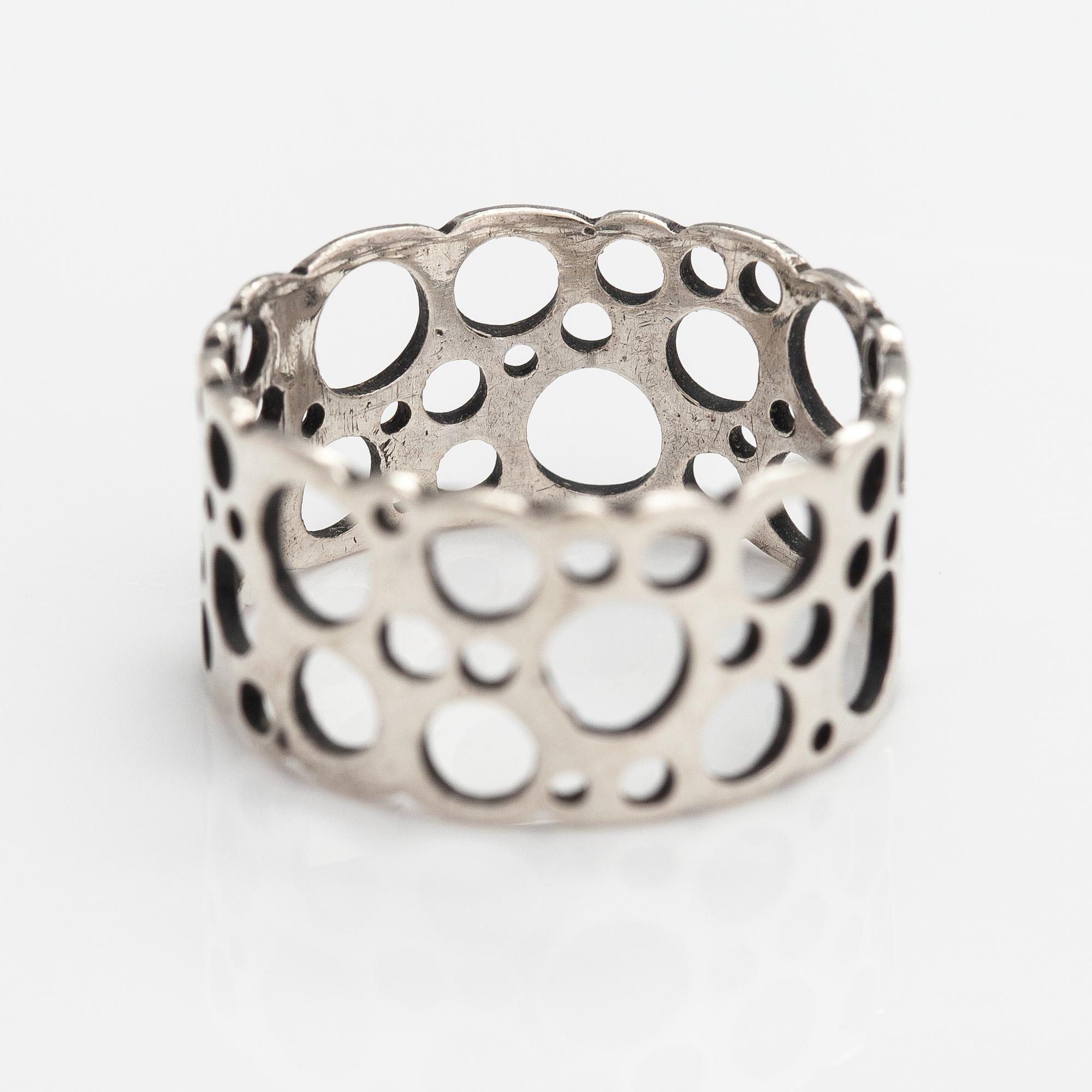 Liisa Vitali, A silver ring "Pitsi". Aatos Johannes Hauli, Helsinki 1968.