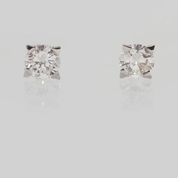 ÖRHÄNGEN, 18k vitguld med briljantslipade diamanter, ca 1.14 ct. Vikt 0,5 g.