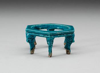 A turquoise qlazed octagonal biscuit stand, Qing dynasty, Kangxi (1662-1722).