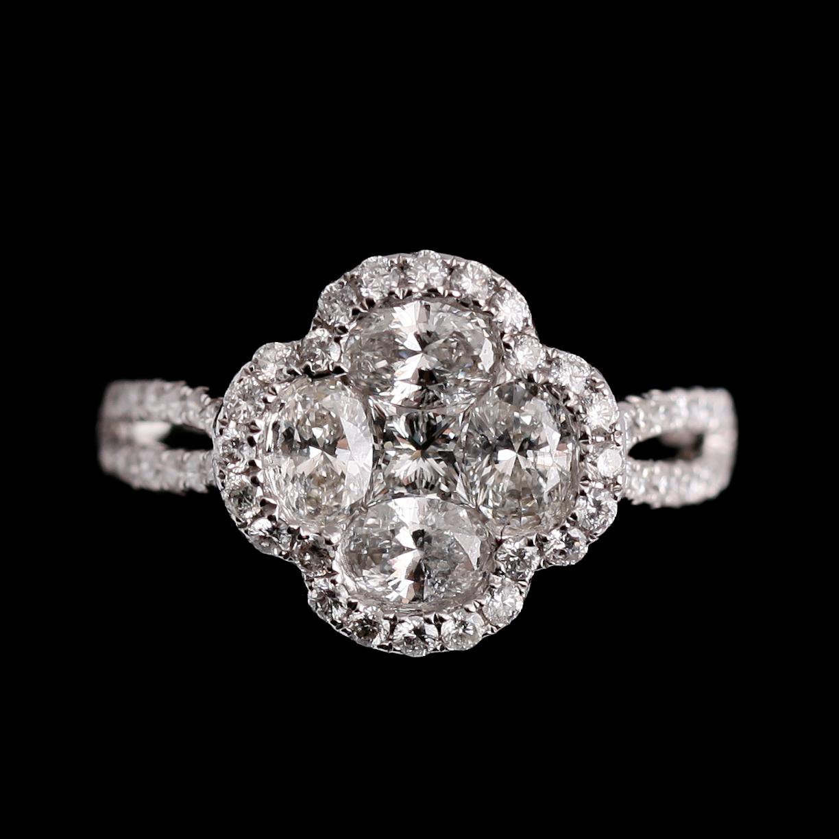 RING, 18 k vitguld, med briljant och marquiseslipade diamanter totalt 1.63 ct.