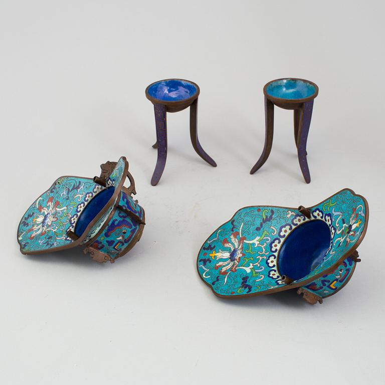 A pair of chinese cloisonné tripod wine vessels, 20th century.