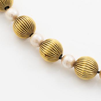 Necklace, 14K gold with cultured pearls.