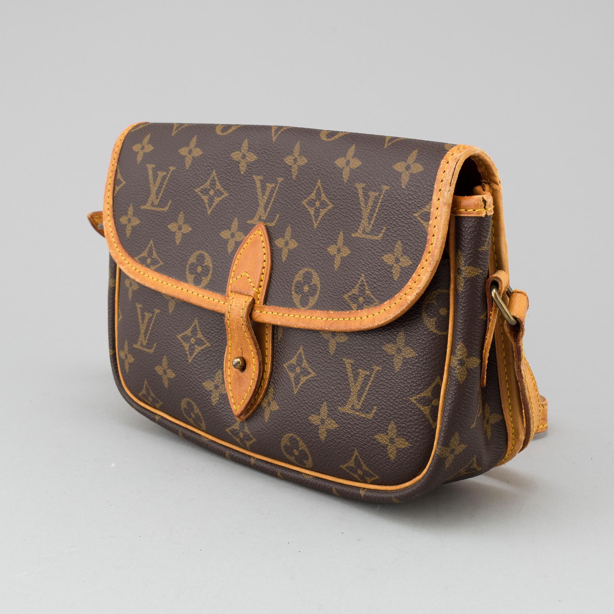 LOUIS VUITTON, "Sac Gibeciere PM" väska.