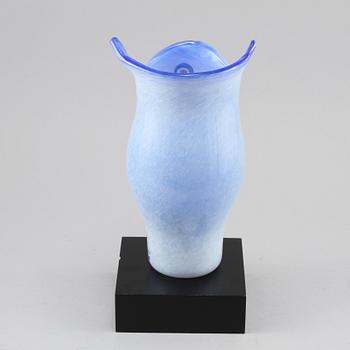 VAS, glas, Ulrica Hydman Vallien, Kosta Boda. 1900-talets andra hälft.