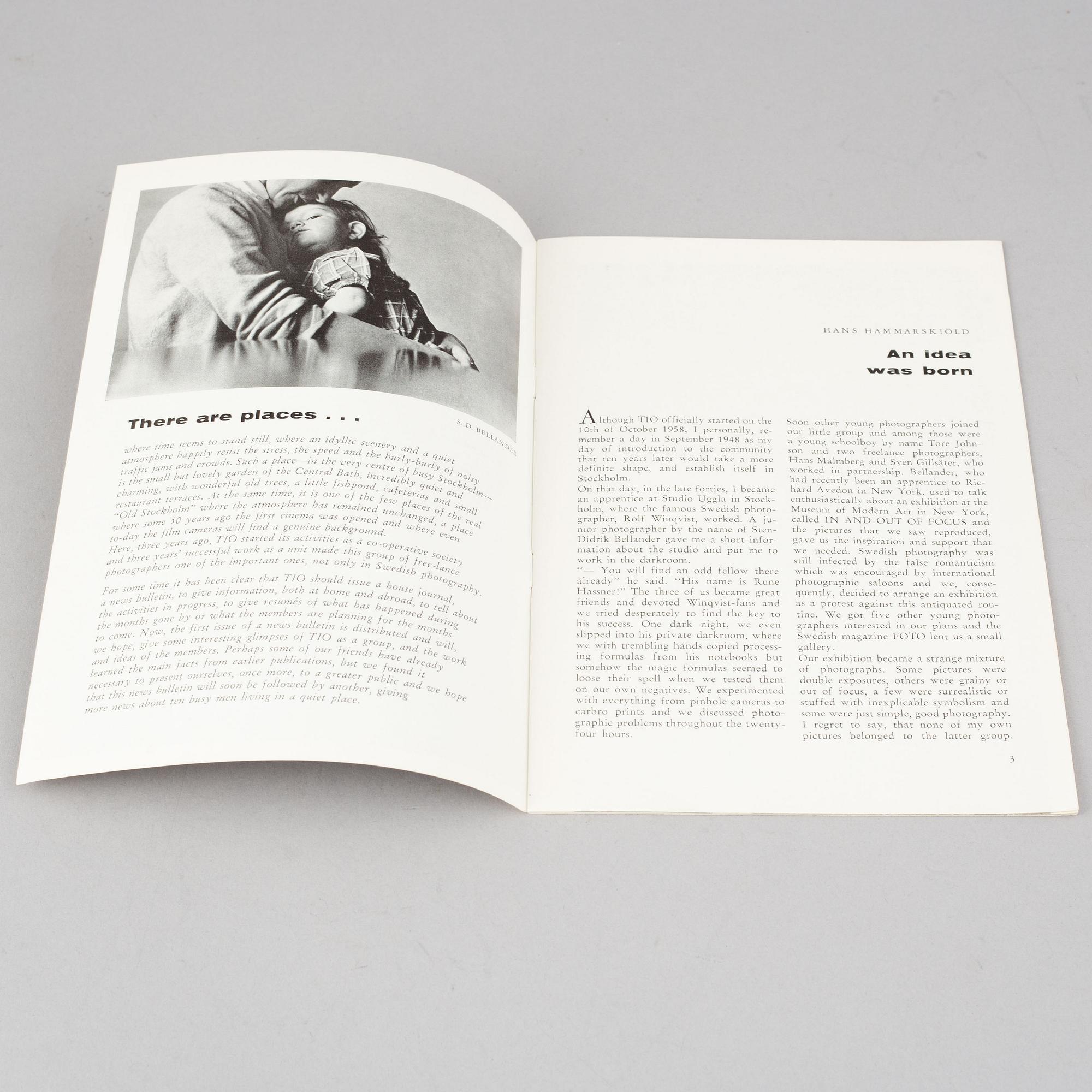 Tiofoto, 2 böcker samt 4 kataloger, några med dedikation.