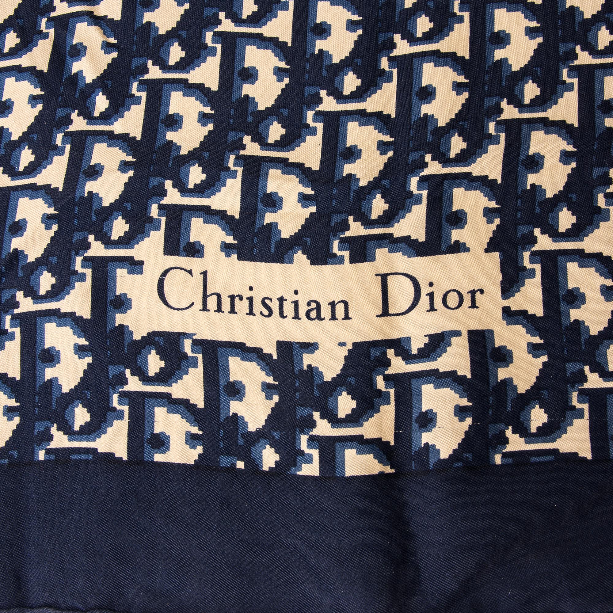 VÄSKA och SCARF, Christian Dior.