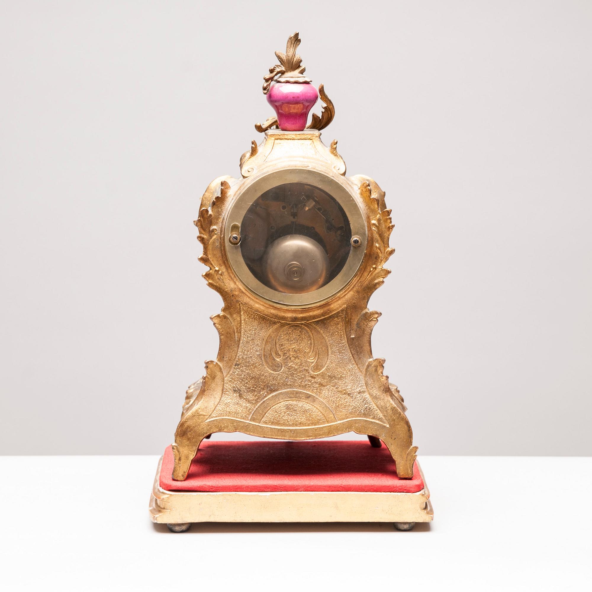 BORDSKLOCKA, rokokostil, troligen Frankrike, 1800-talets slut.