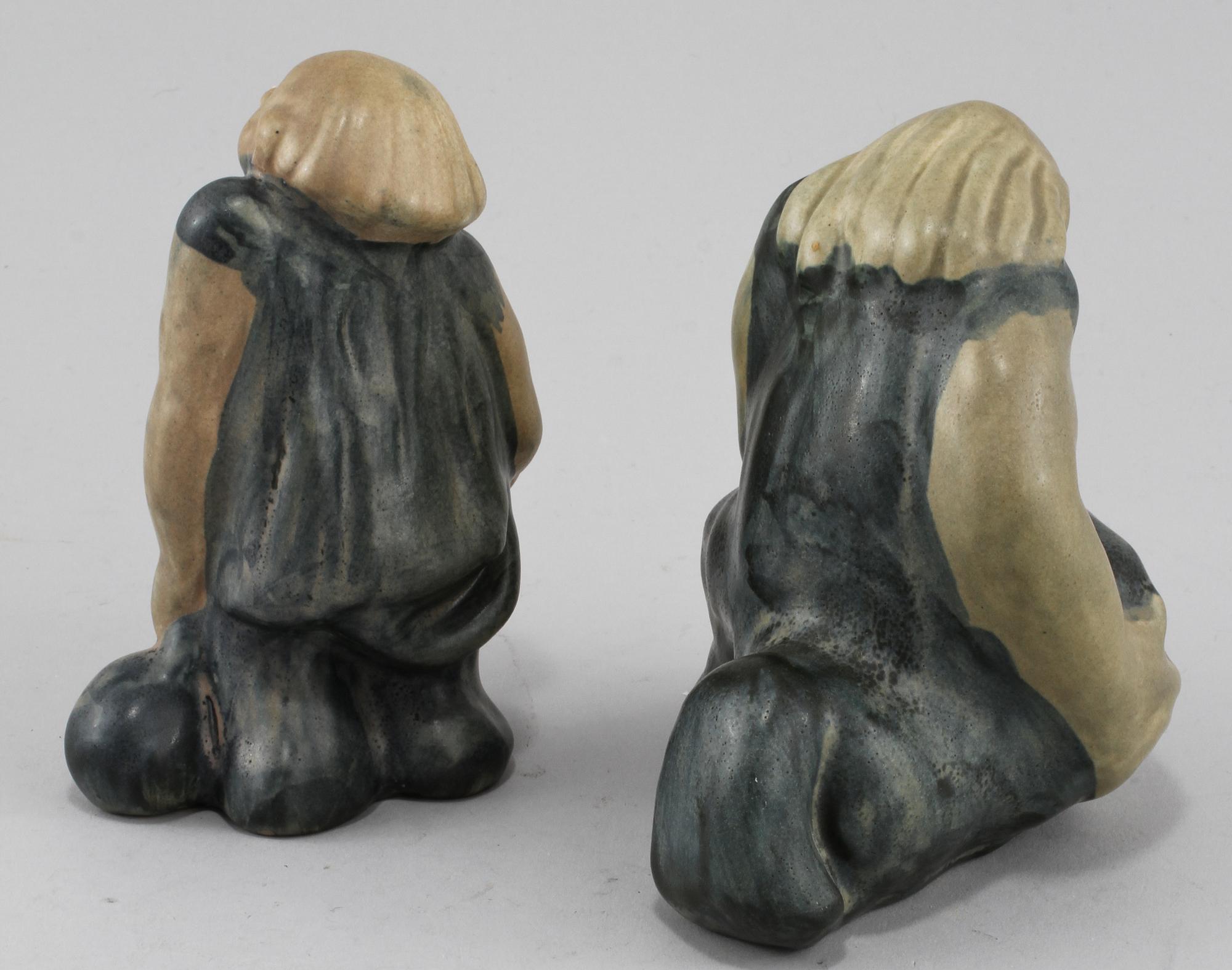 FIGURINER, 2 st, stengods, Åke Holm, signerade, 1900-talets andra hälft.