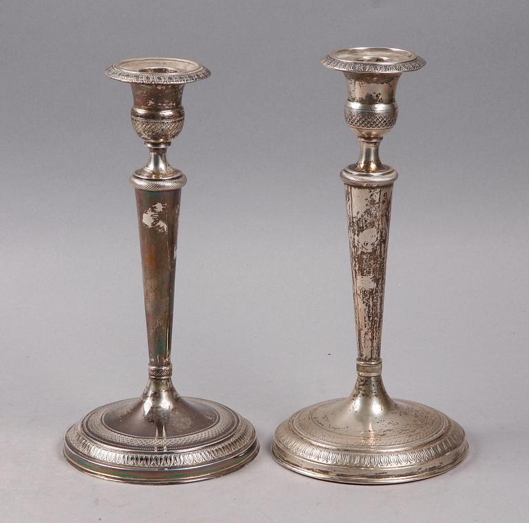 LJUSSTAKAR, ett par, silver. Oidentifierad stämplar. Senempire, 1800-talets mitt.