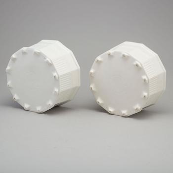 A pair of porcelain plant pots from Prins Eugens Waldemarsudde, Gustavsberg.