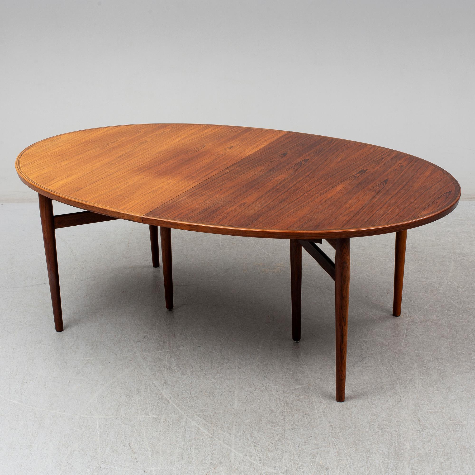 ARNE VODDER, a Danish rosewood veneered dining table, 1960's.