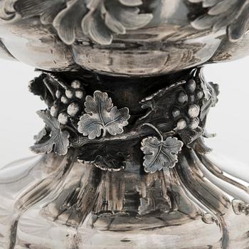 Carl Johan Tegelsten, A pair of Neo-Rococo silver champagne coolers/ vases, maker's mark of Carl Johan Tegelsten, Saint Petersburg 1849.
