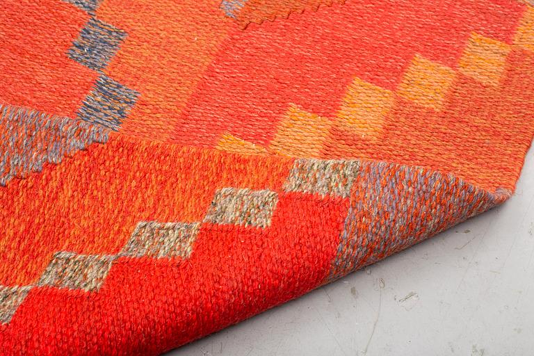 Brita Grahn, a carpet, flat weave, ca 354,5 x 277 cm, signed Brita Grahn.