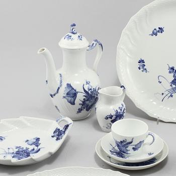 KAFFESERVIS, 60 delar, porslin, "Blå Blomst", Royal Copenhagen, 1900-talets andra hälft.