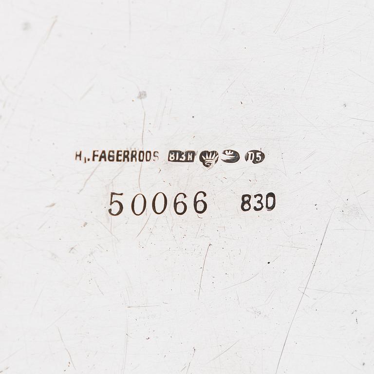 Wilhelm Fahlström, soppslev, silver, Helsingfors 1818-28 och Hjalmar Fagerroos' sockerskål, silver, Helsingfors 1909.