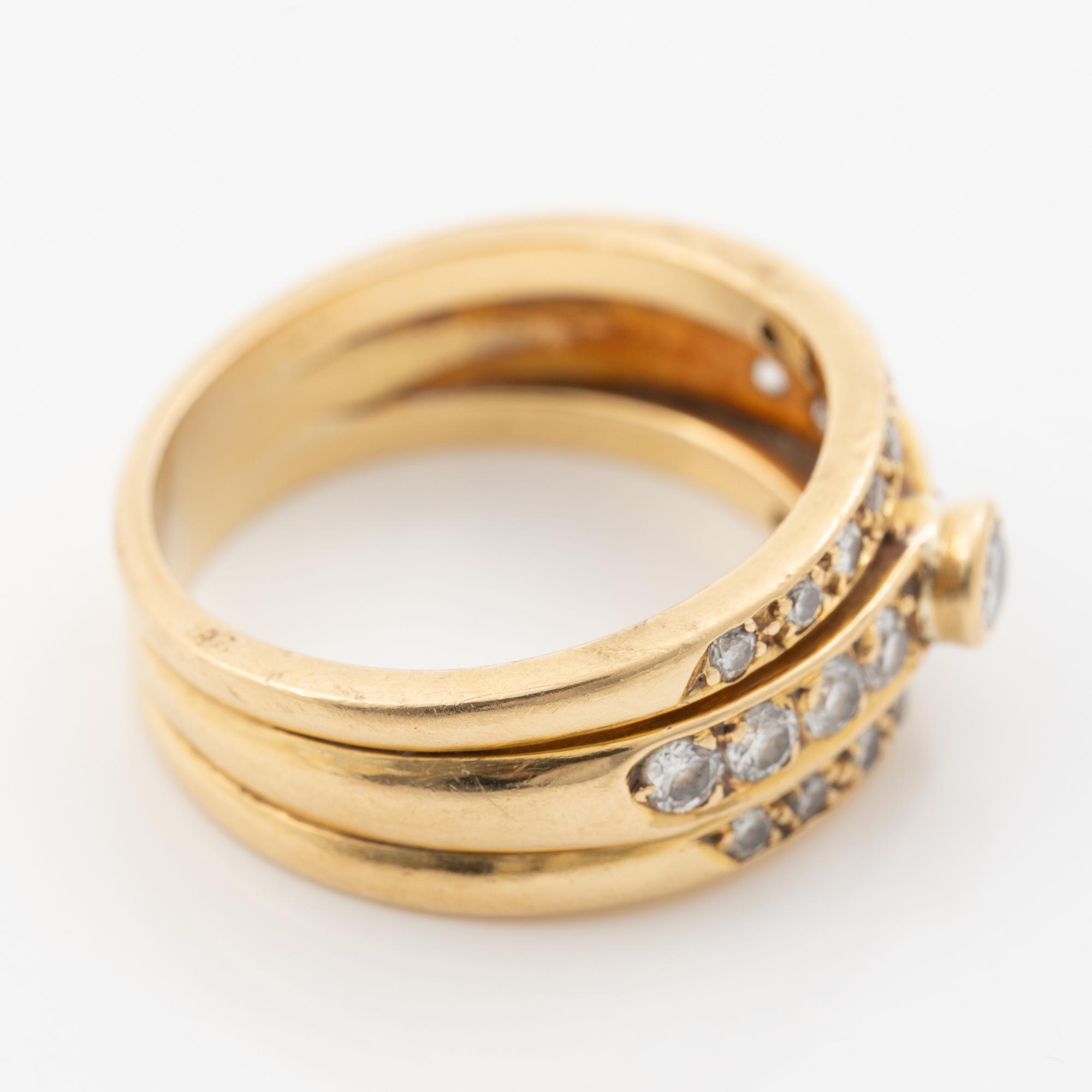 Ring 18K guld med runda briljantslipade diamanter.