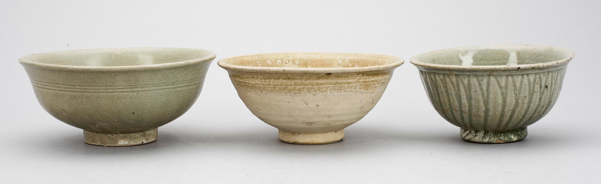 SKÅLAR, 3 st, porslin. Sung resp Ming, 1600-tal.