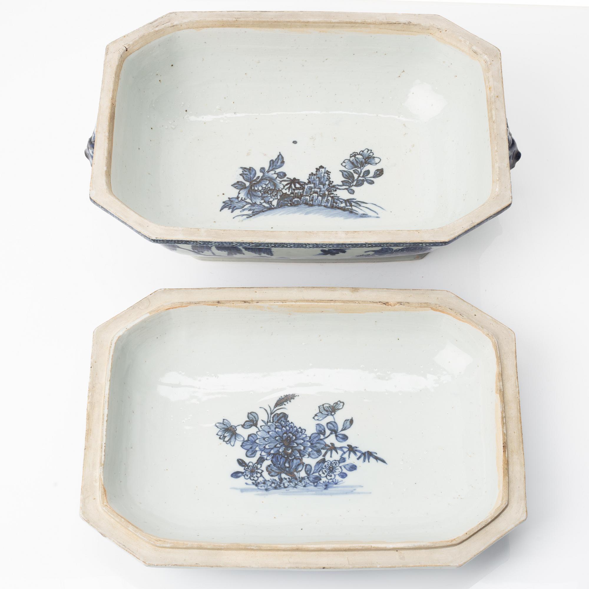 A blue and white tureen with cover, Qingdynasty, Qianlong (1736-95).
