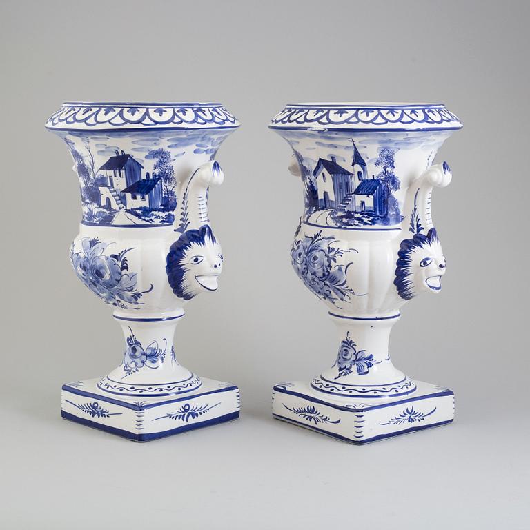 A pair of ceramic flower pots, late 20th century / early 21th century.