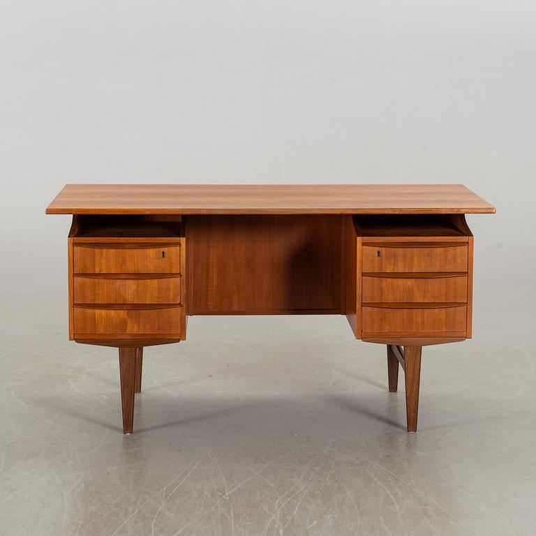SKRIVBORD, teak, 1900-talets andra hälft.