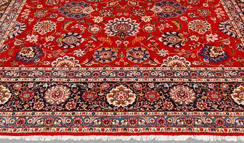 A Tabriz carpet, ca 435 x 324 cm.