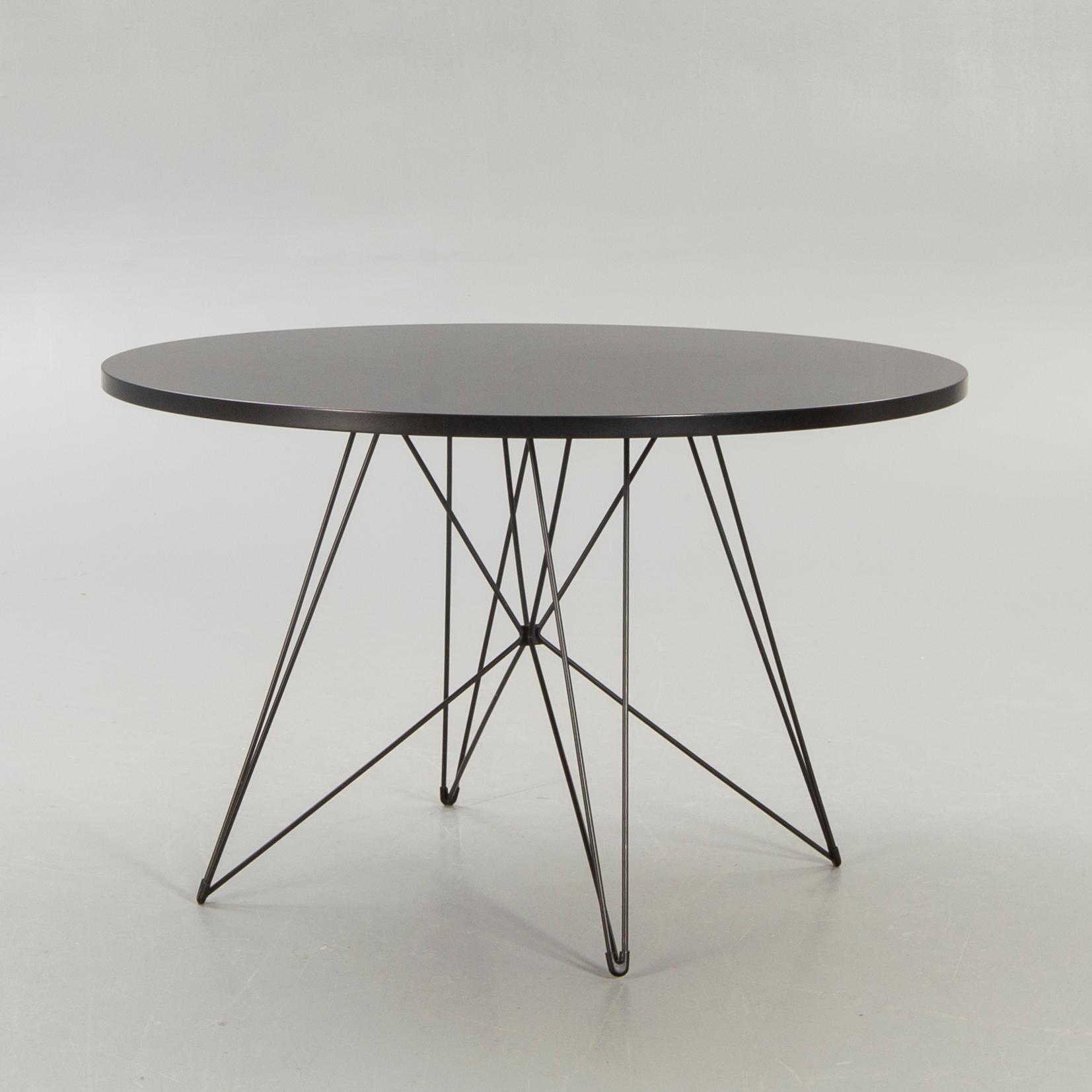 Andries & Hiroko van Onck, bord, "Tavolo Xz3" för Magis.