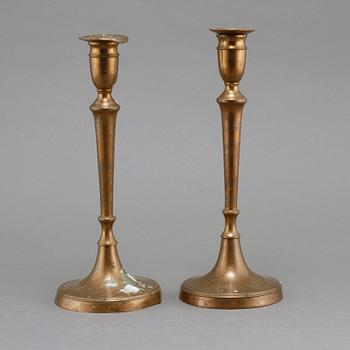 LJUSSTAKAR, ett par, mässing, 1800-tal.