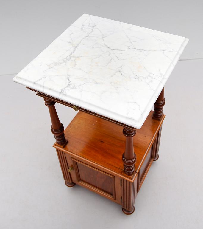 POTTSKÅP, nyrenässans, sent 1800-tal.