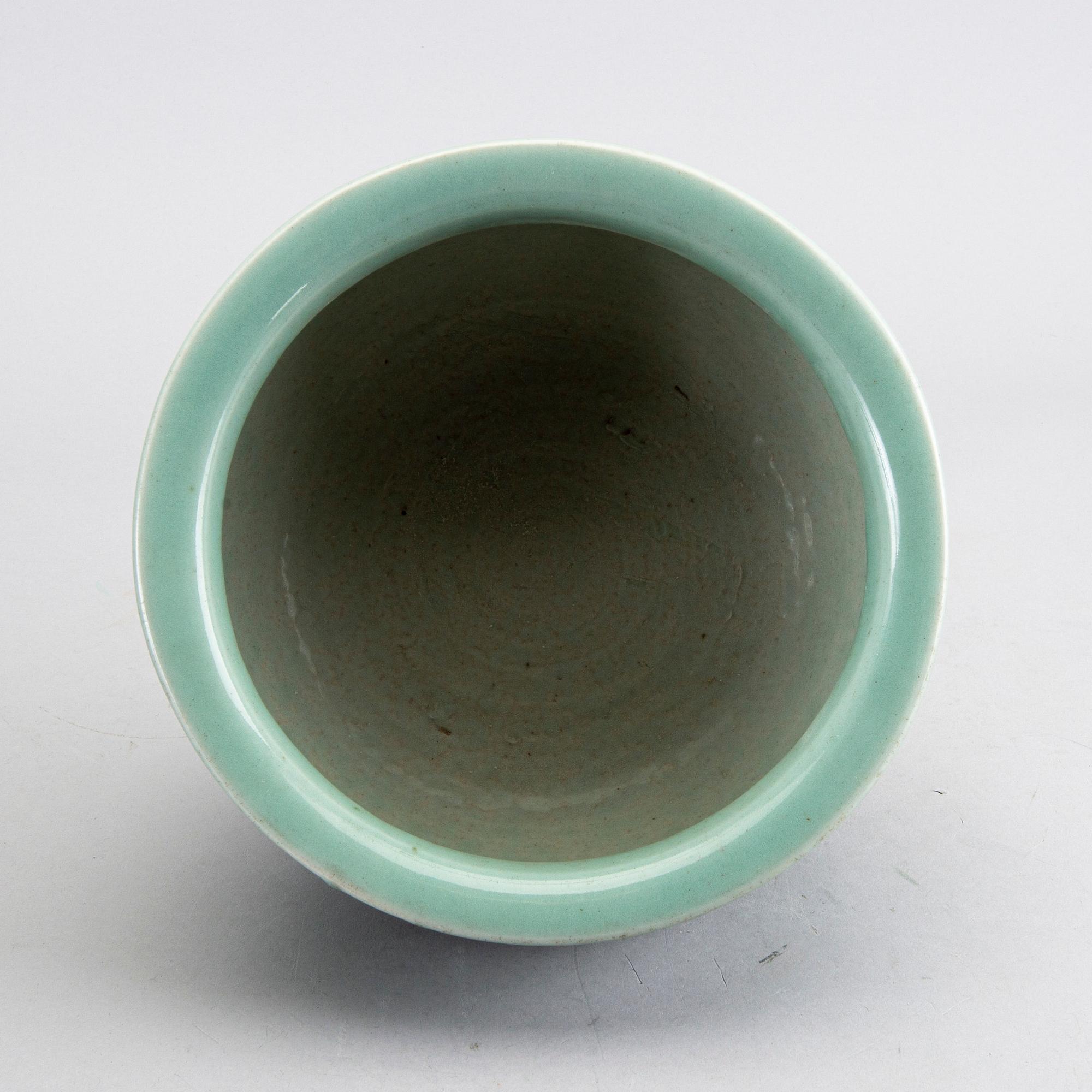A Chinese celadon porcelain Qing dynasty cencer.