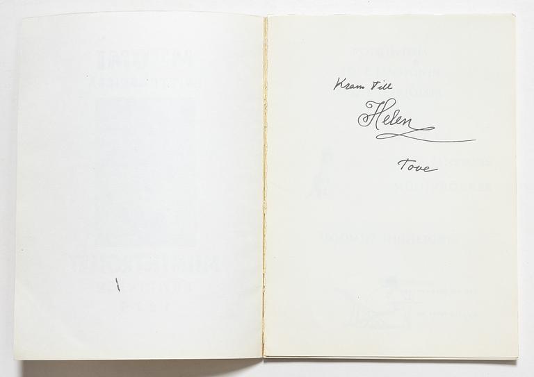 Tove Jansson, book, 'Muumi Hvitträskissä Mumintrollet i Hvitträsk 1974' signed, along with two signed postcards.