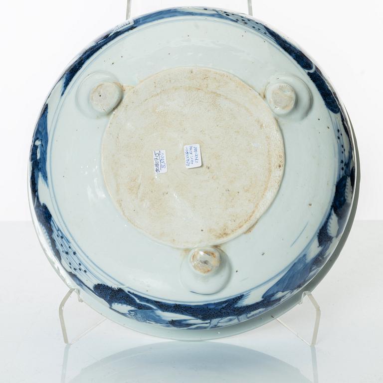 A blue and white censer, 17th/18th Century.